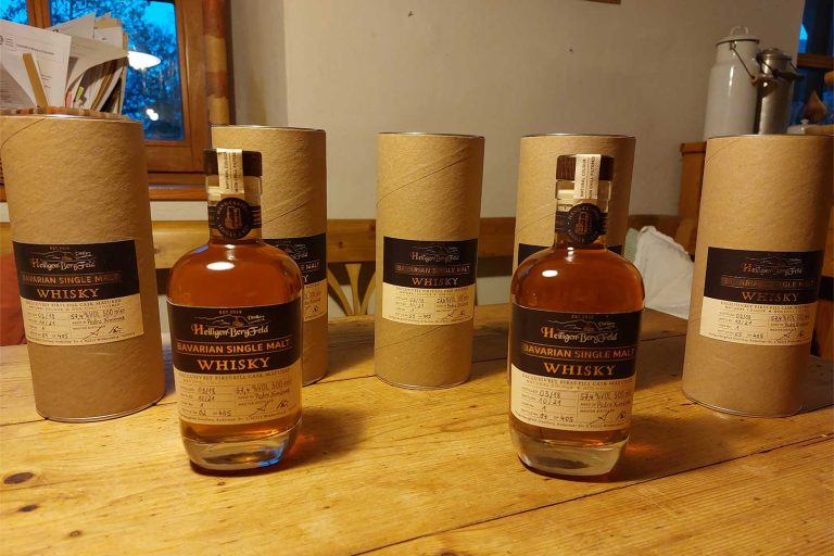 Mehr über den Artikel erfahren HeiligenBergFeld Bavarian Single Malt erstmals erhältlich