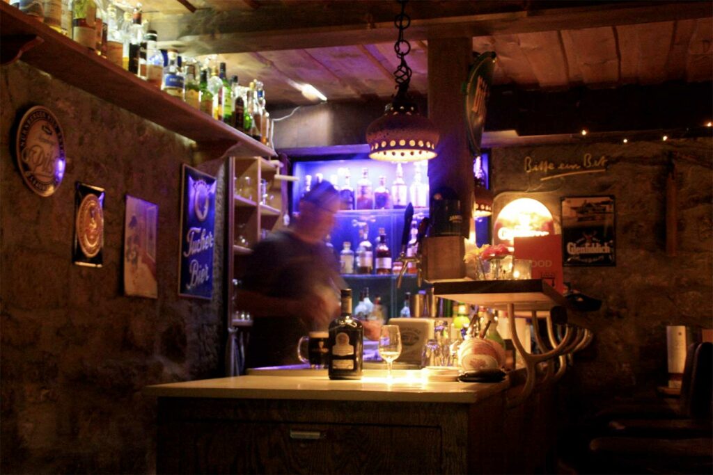 Whisky Bar Liquid Corner Pub & Diner – Hotel Rothenburger Hof in Rothenburg ob der Tauber