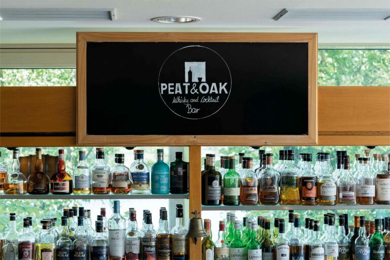 Whisky Bar Peat & Oak Bar – Seminaris Avendi Hotel Potsdam Potsdam Whisky Bar Peat & Oak Bar – Seminaris Avendi Hotel Potsdam Potsdam
