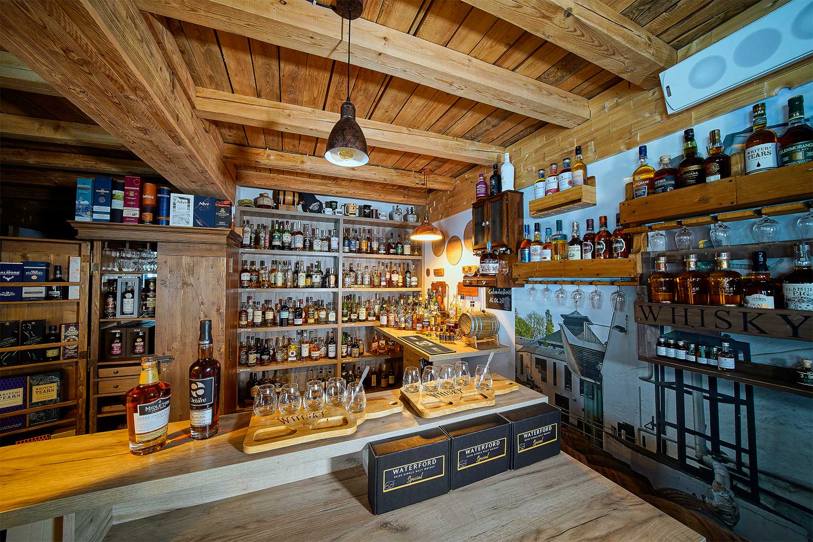 Whisky Bar Distiller’s Lounge – Landhotel & Restaurant Rhönblick in Petersberg