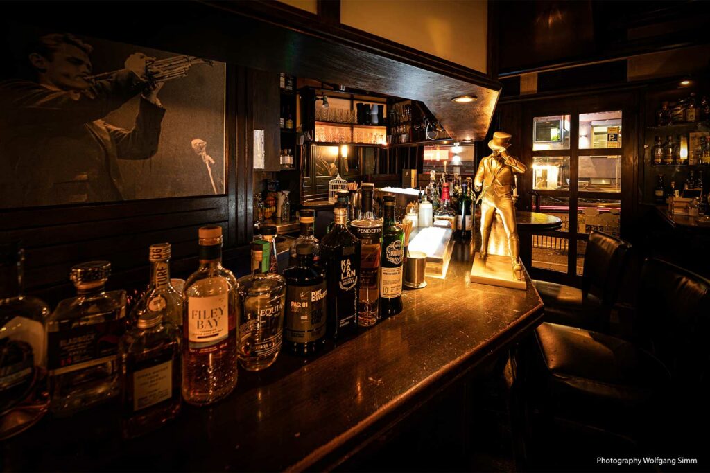 Whisky Bar Schwarz Weiß Bar in Stuttgart