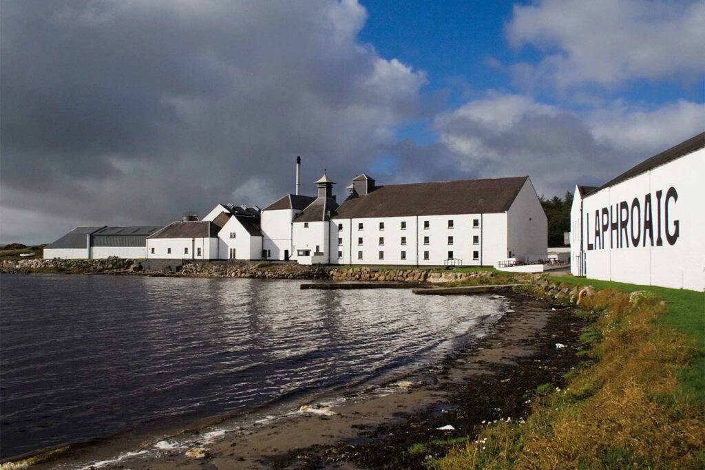 Whisky Brennerei Laphroaig Distillery in Port Ellen