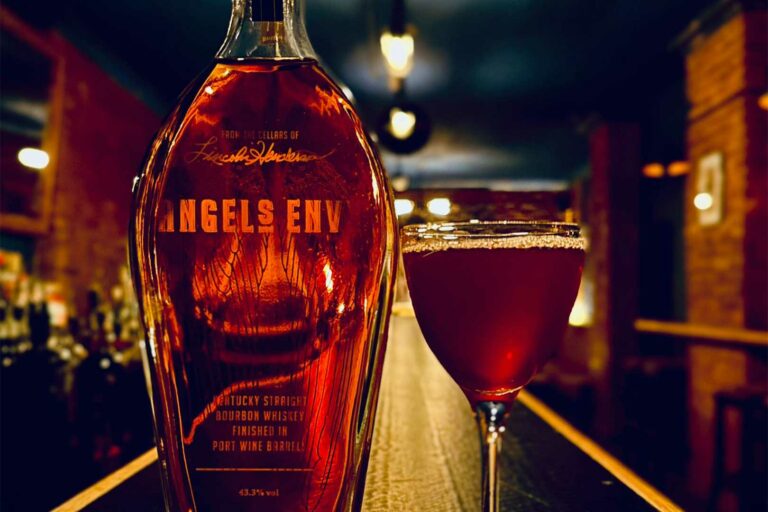 Mehr über den Artikel erfahren Manhattan neu verstehen. ANGEL’S ENVY aktiviert über 20 Top Bars