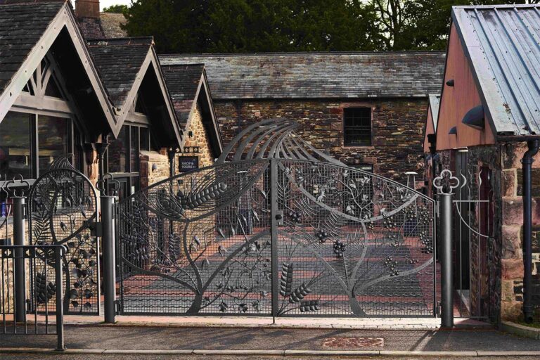 Mehr über den Artikel erfahren The Lakes Distillery: Prickelnde Stille und bewegte Perfektion