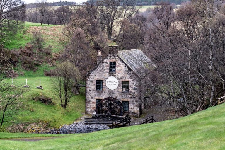 Whisky Brennerei Tamnavulin Distillery in Tomnavoulin Whisky Brennerei Tamnavulin Distillery in Tomnavoulin